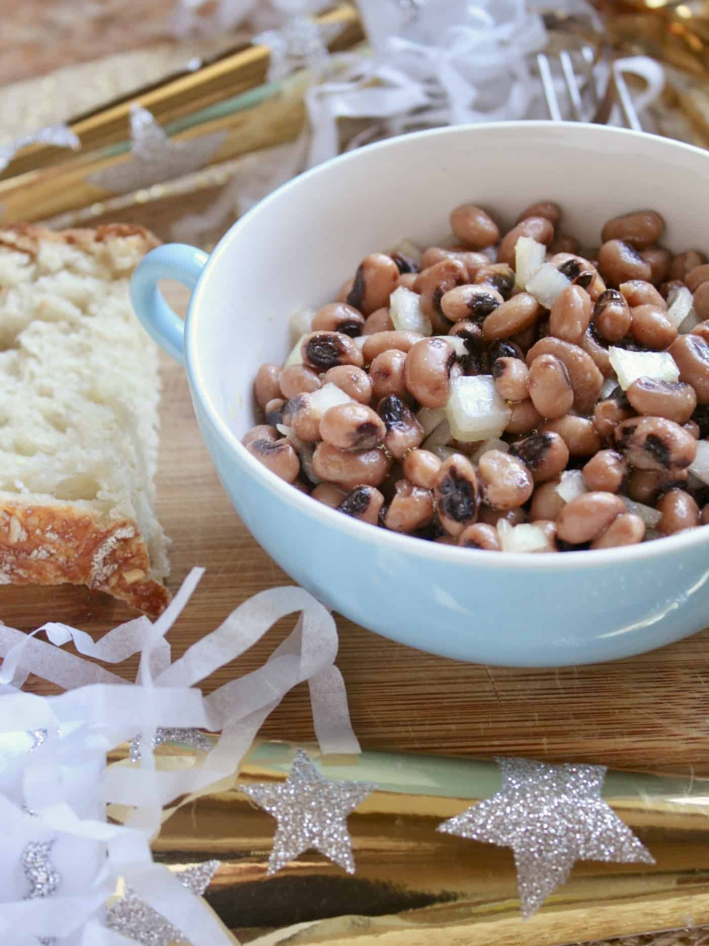 black eyed peas with bread and horns