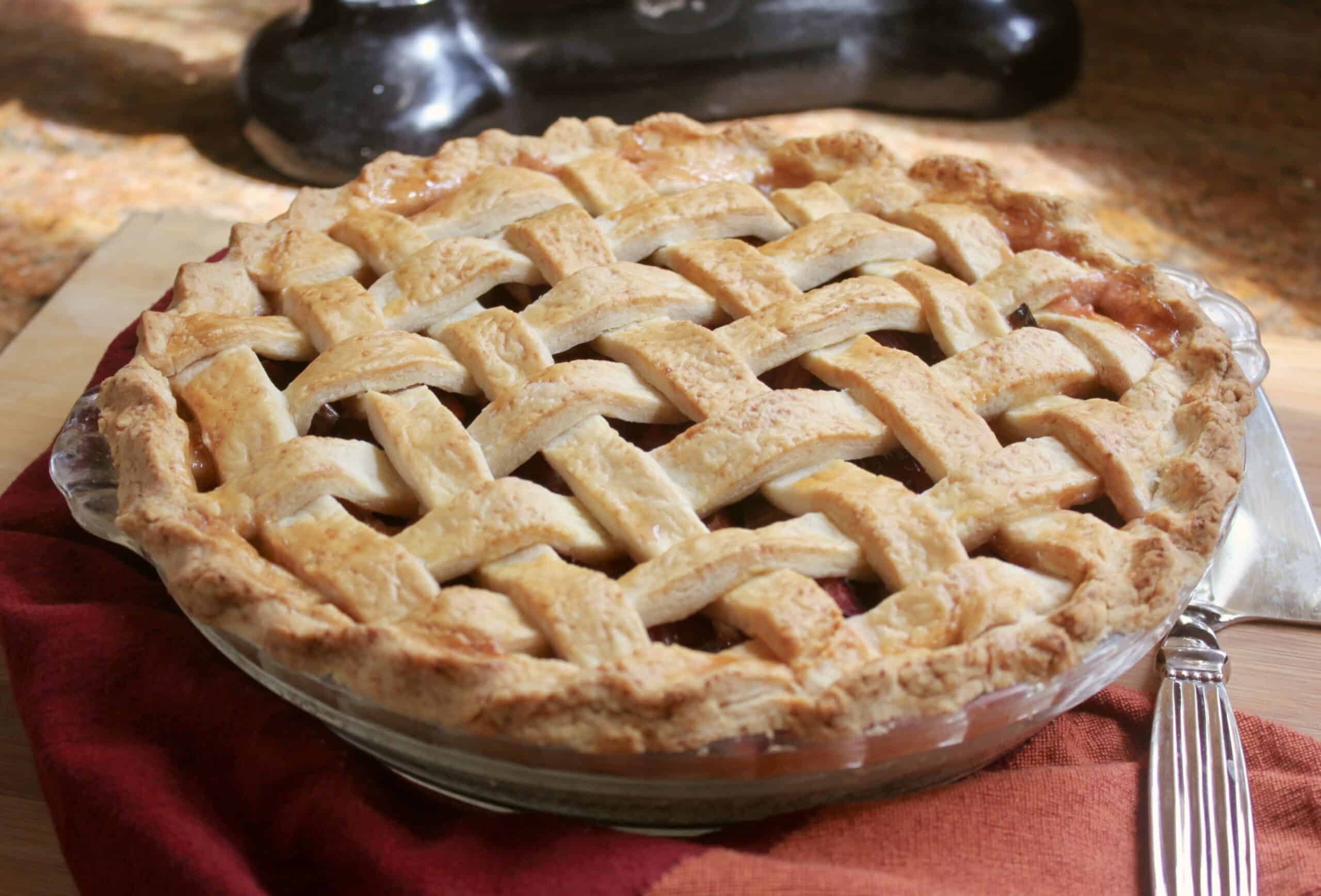 Rhubarb pie with lattice crust
