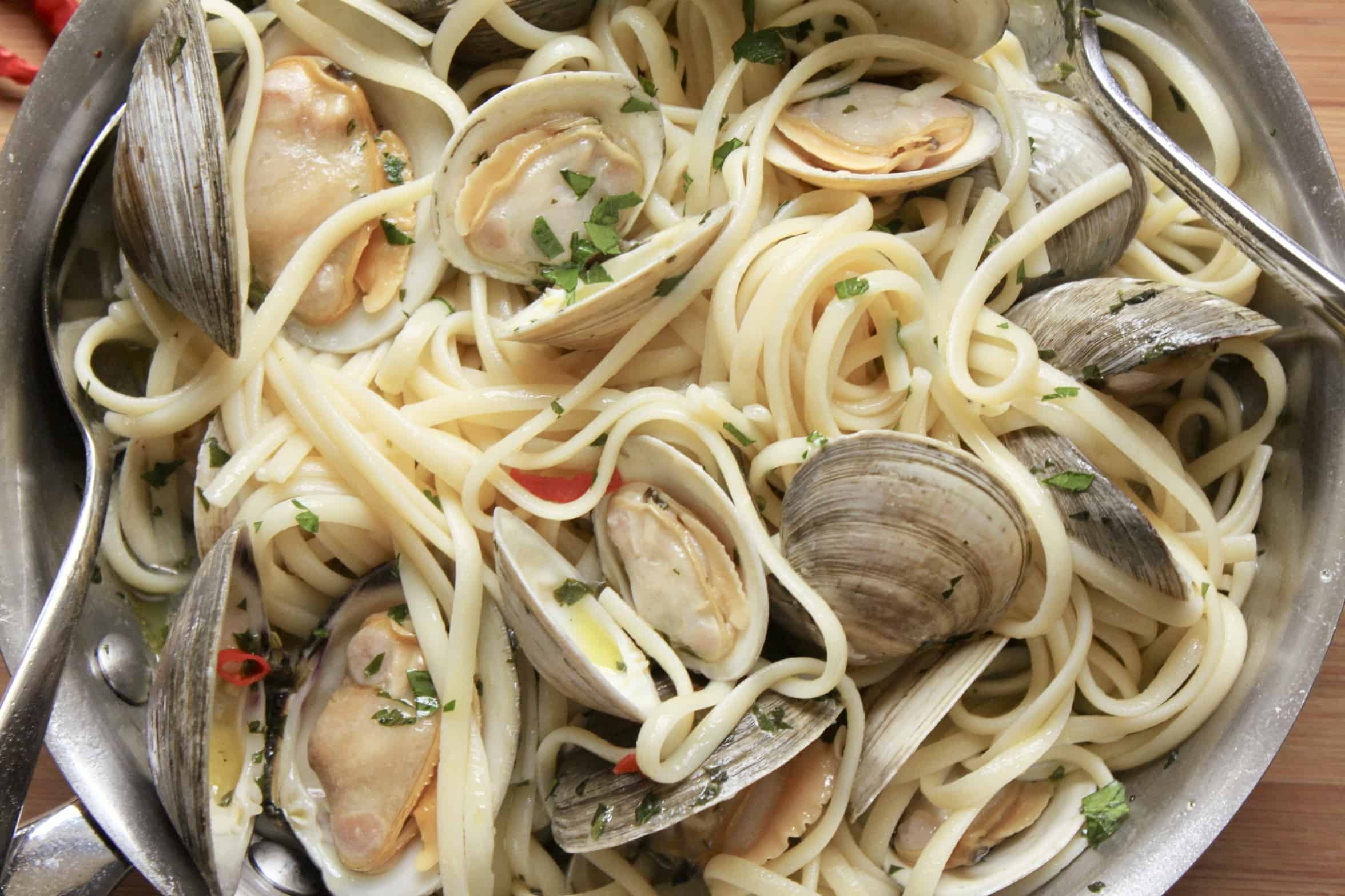 pan of linguine and clams