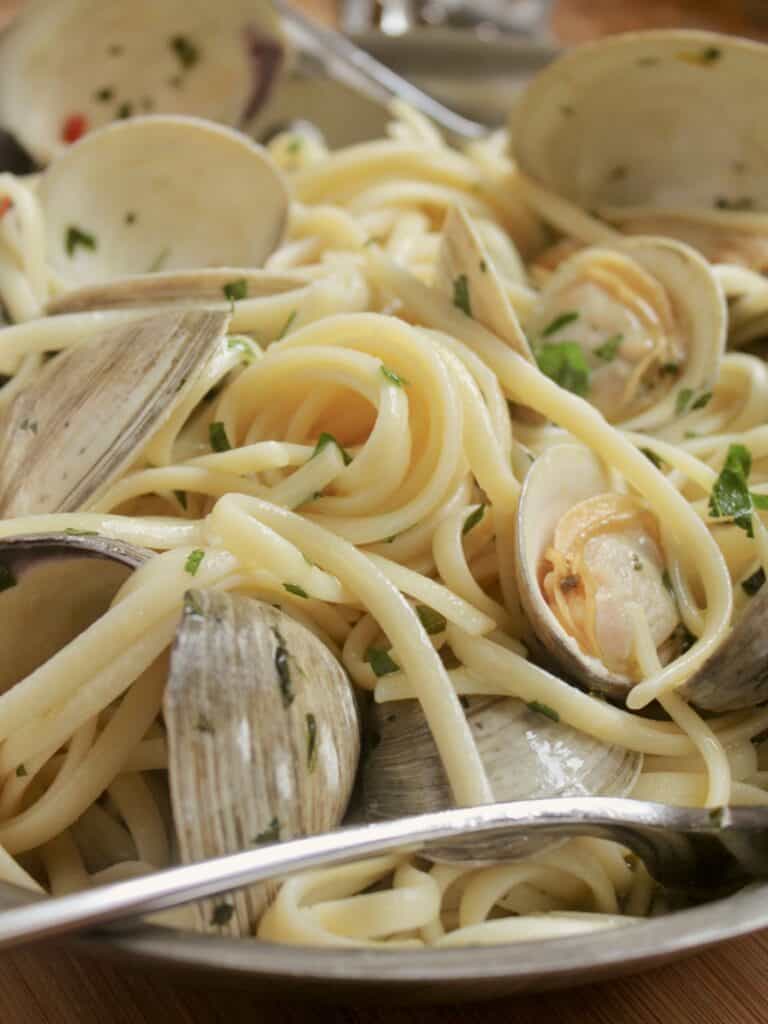 linguine and clams Italian recipe