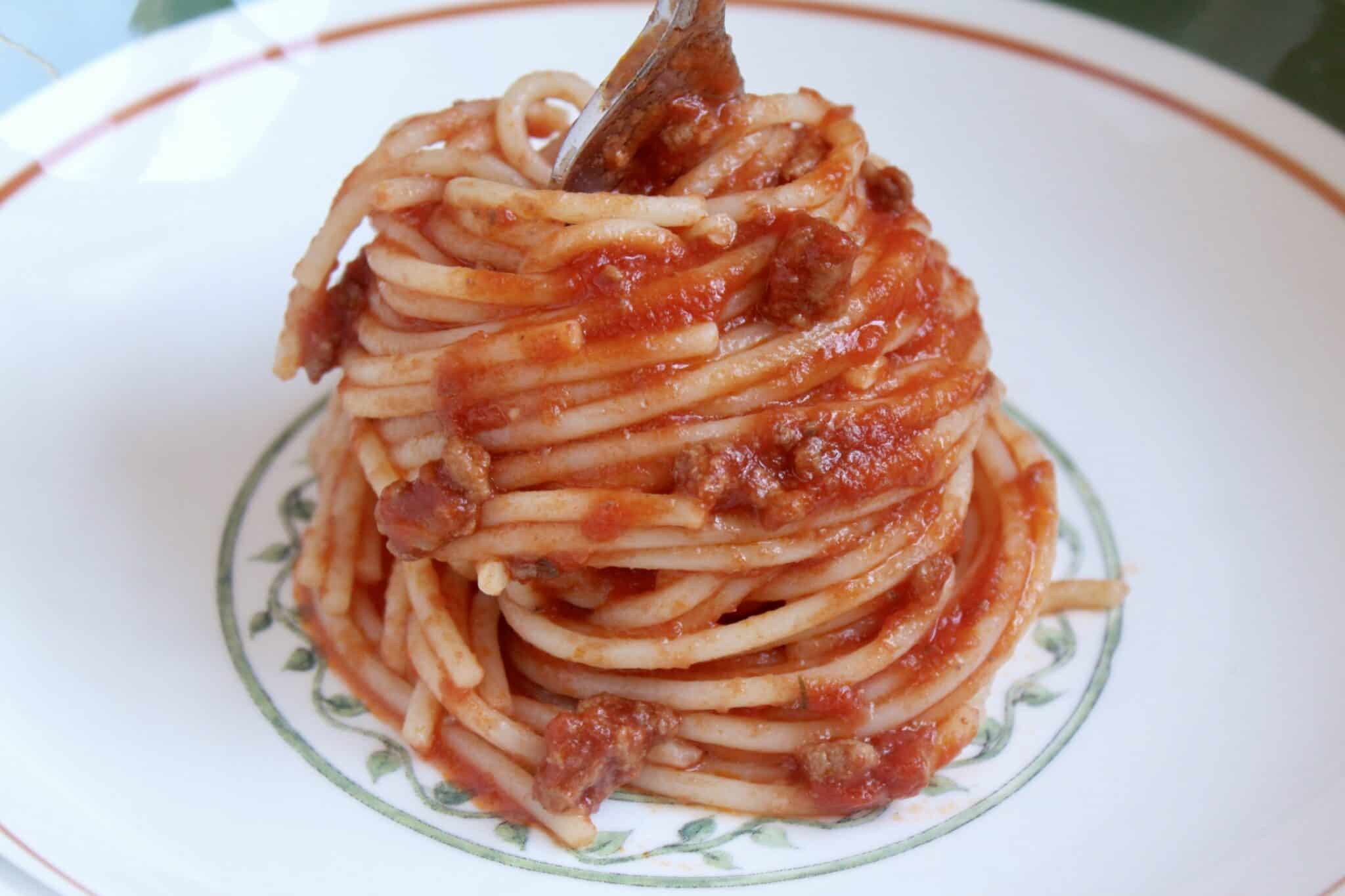 Spaghetti Sauce (Easy Italian Recipe with 6 Ingredients) Christina's