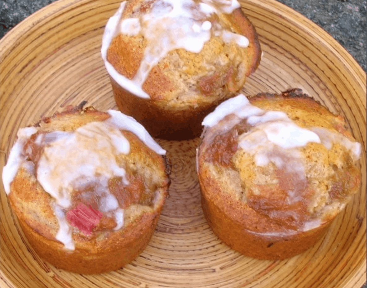 rhubarb honey cakes