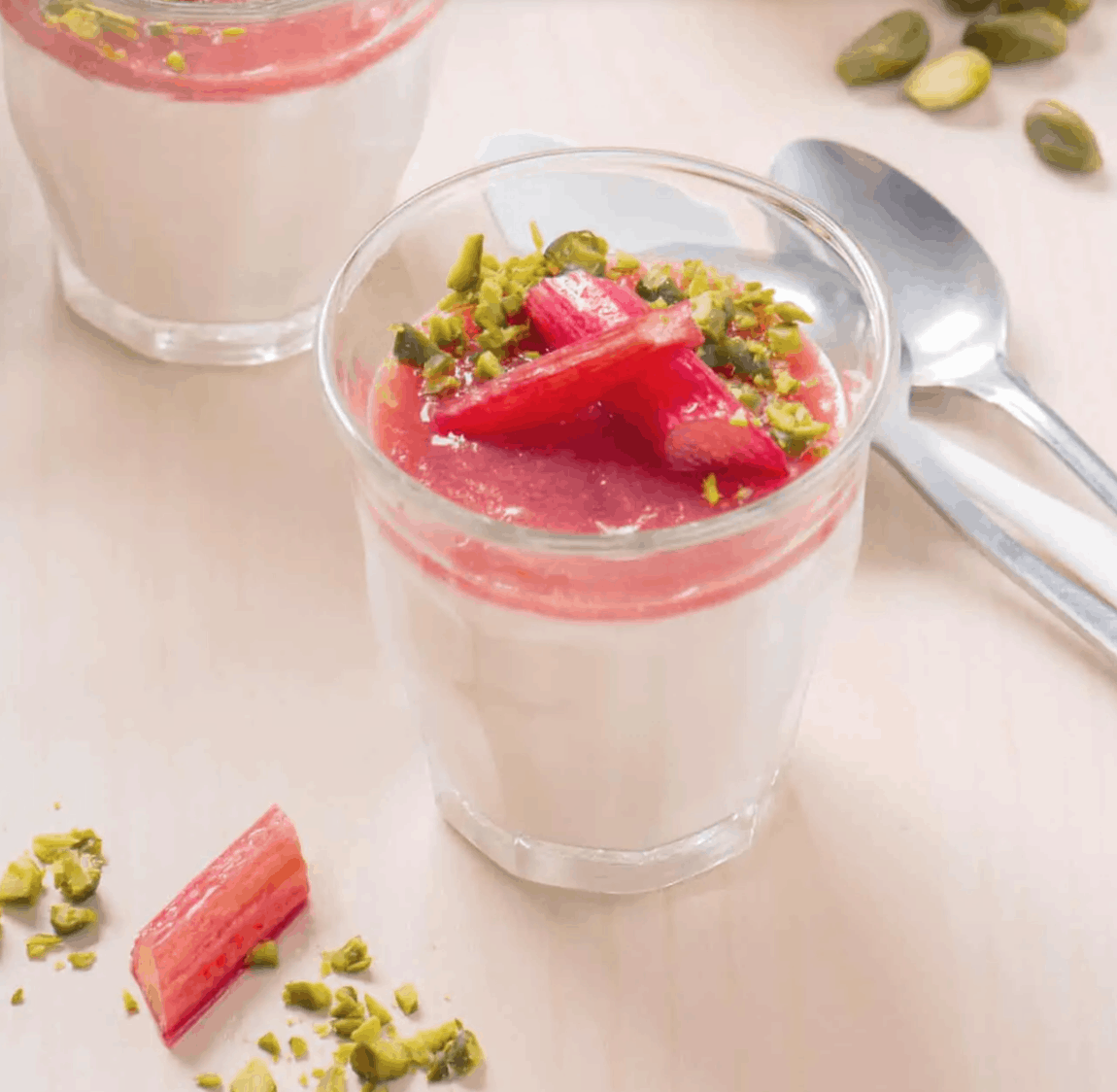 rhubarb panna cotta 