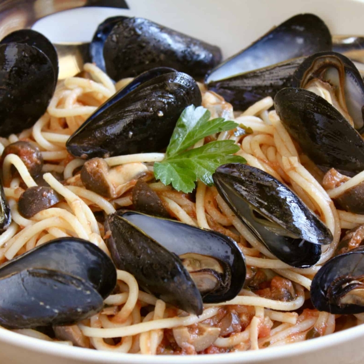 Mussel pasta in a bowl