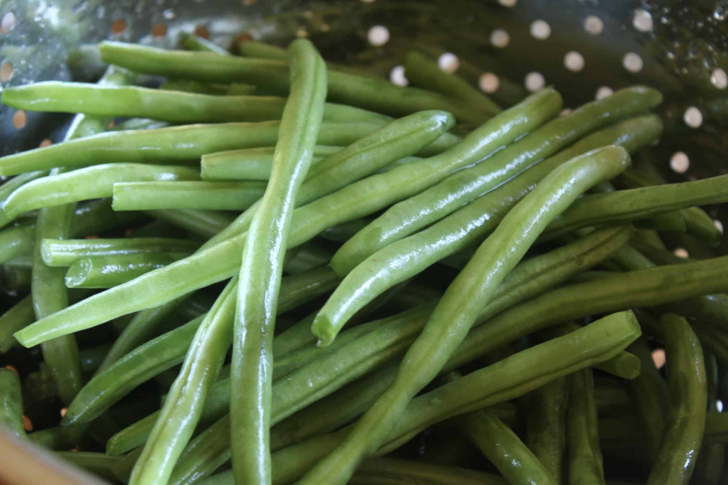 washing green beans in a colander