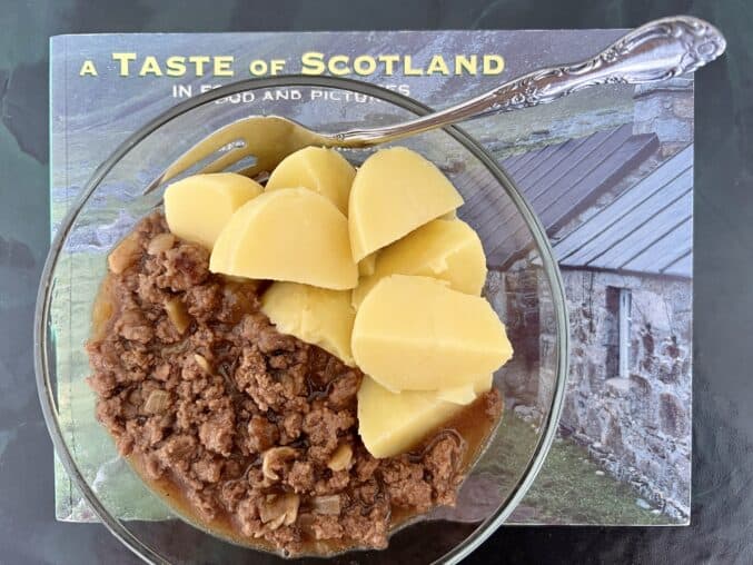 mince and tatties on a plate 