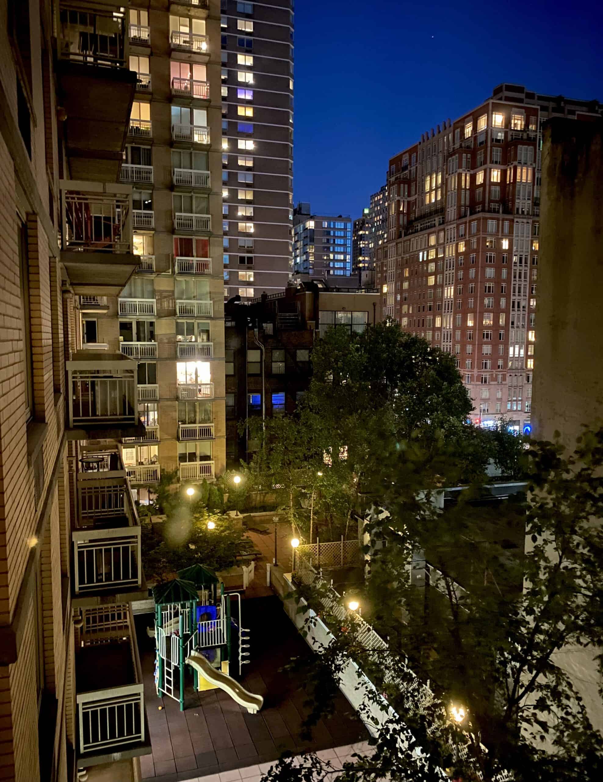 view at the rear of the Franklin hotel in the Upper East Side at night