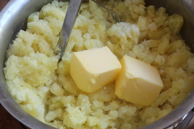 making mashed potatoes