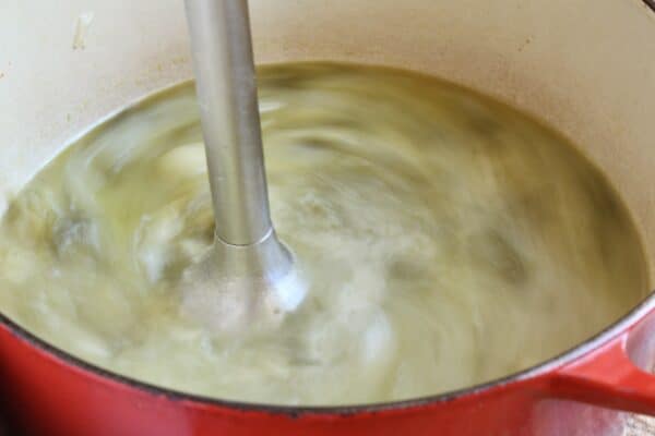 blending celery soup