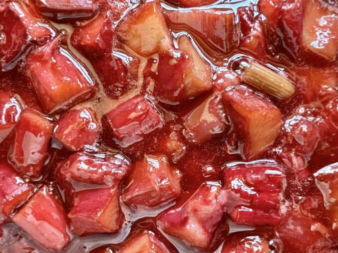 strawberry rhubarb pie filling, cooked
