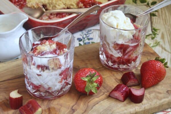 strawberry rhubarb crumble with ice cream