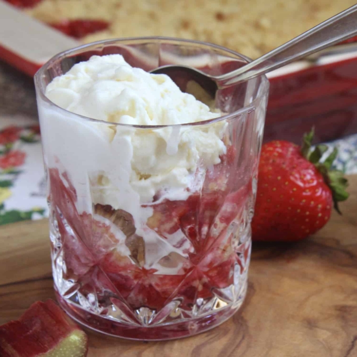 strawberry rhubarb crumble with ice cream