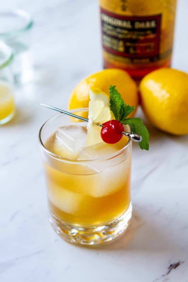 rum sour cocktail