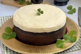 Guinness-cake-with-clover