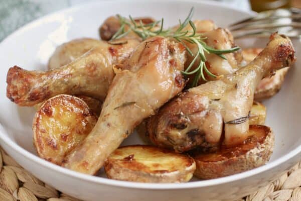 chicken drumsticks in the oven with potatoes