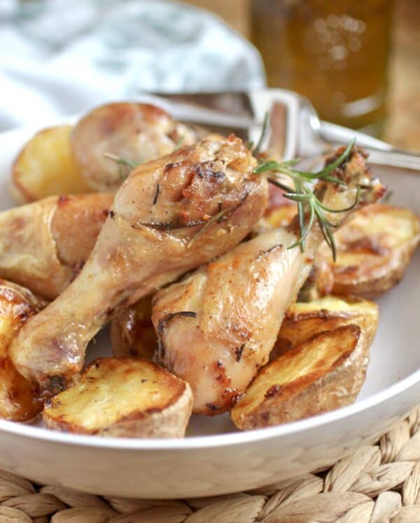 chicken drumsticks in the oven with roasted potatoes