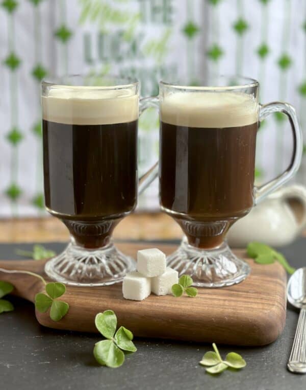 2 Irish coffees with clovers