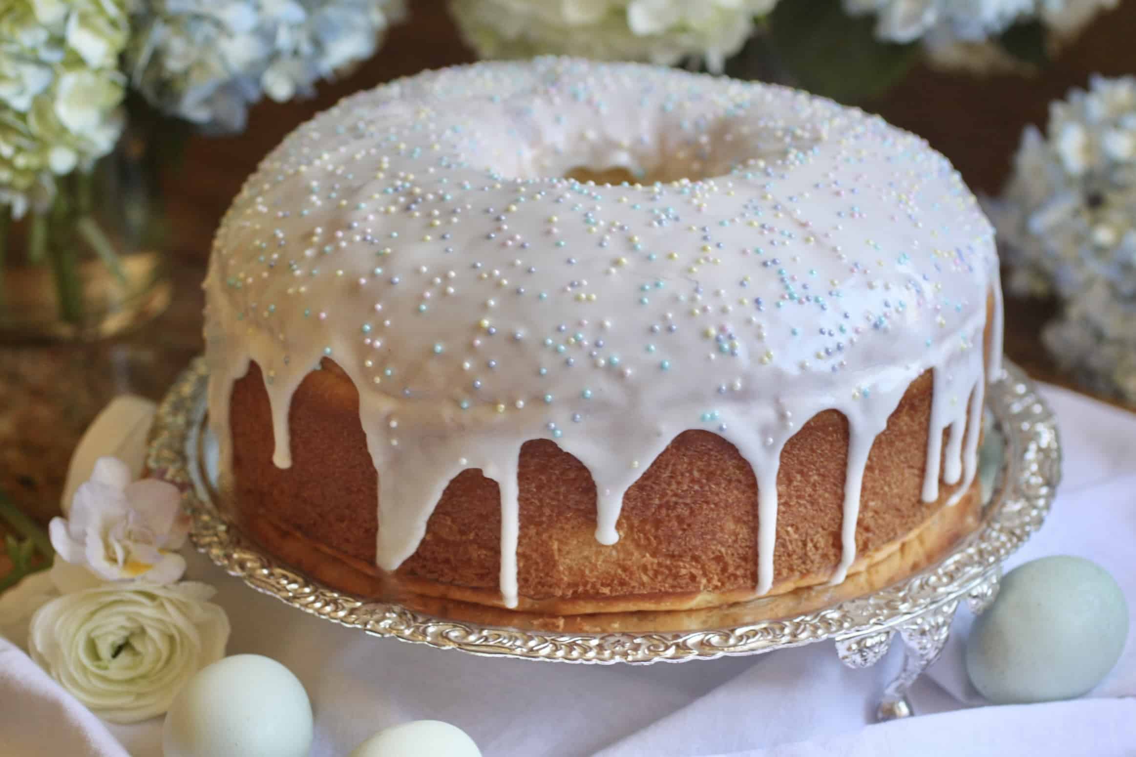 Easter cake with eggs and flowers