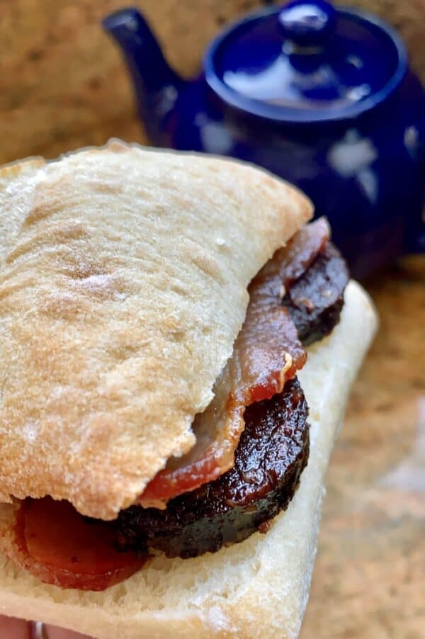 bacon and black pudding buttie