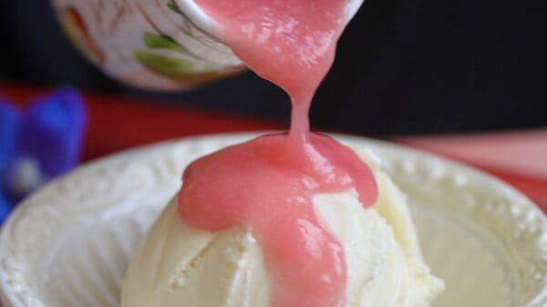 rhubarb sauce pouring