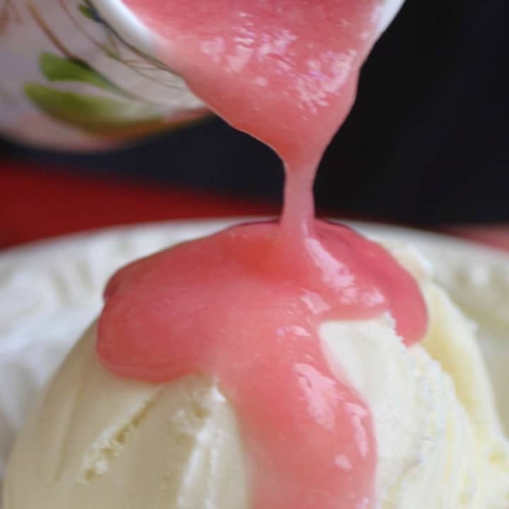 rhubarb sauce pouring