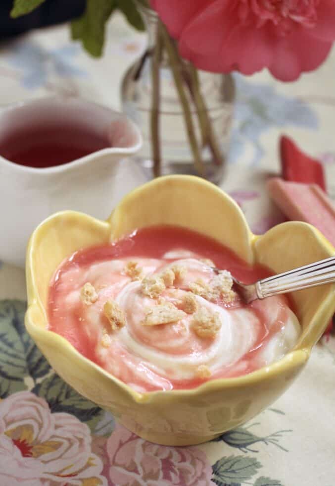 adding rhubarb sauce to yogurt