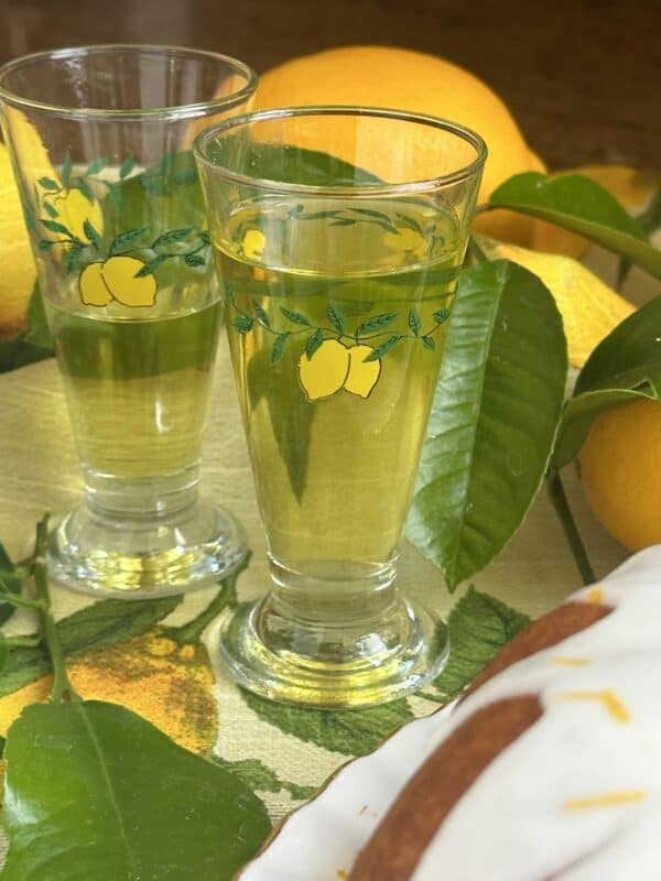 limoncello with cake