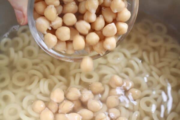 adding garbanzo beans to pasta