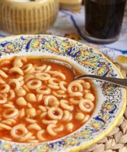 pasta e ceci in a Deruta bowl