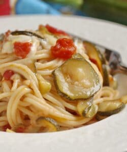 spaghetti with zucchini and tomatoes