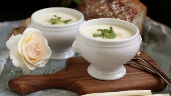 asparagus soup with bread