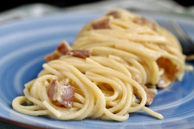 spaghetti with egg and bacon