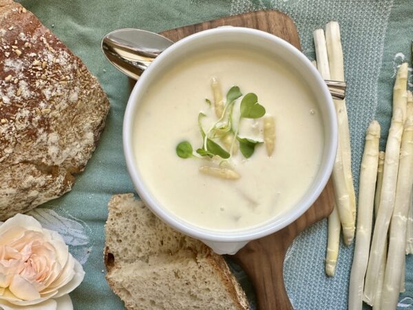 asparagus soup with bread