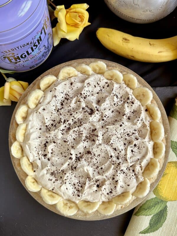 banoffee pie decorated with banana slices