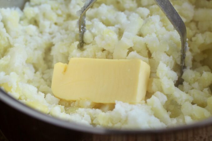 making mashed potatoes