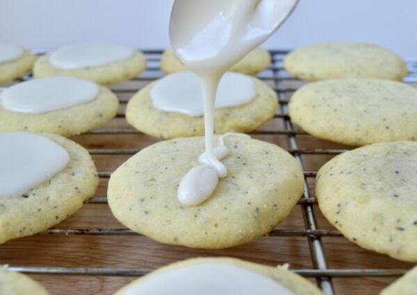 putting icing on earl grey cookies