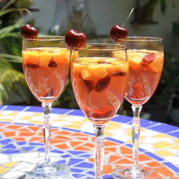 summer sangria wine fruit spritzer
