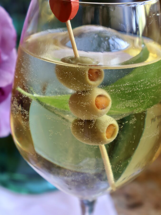 3 olives in Italicus spritz