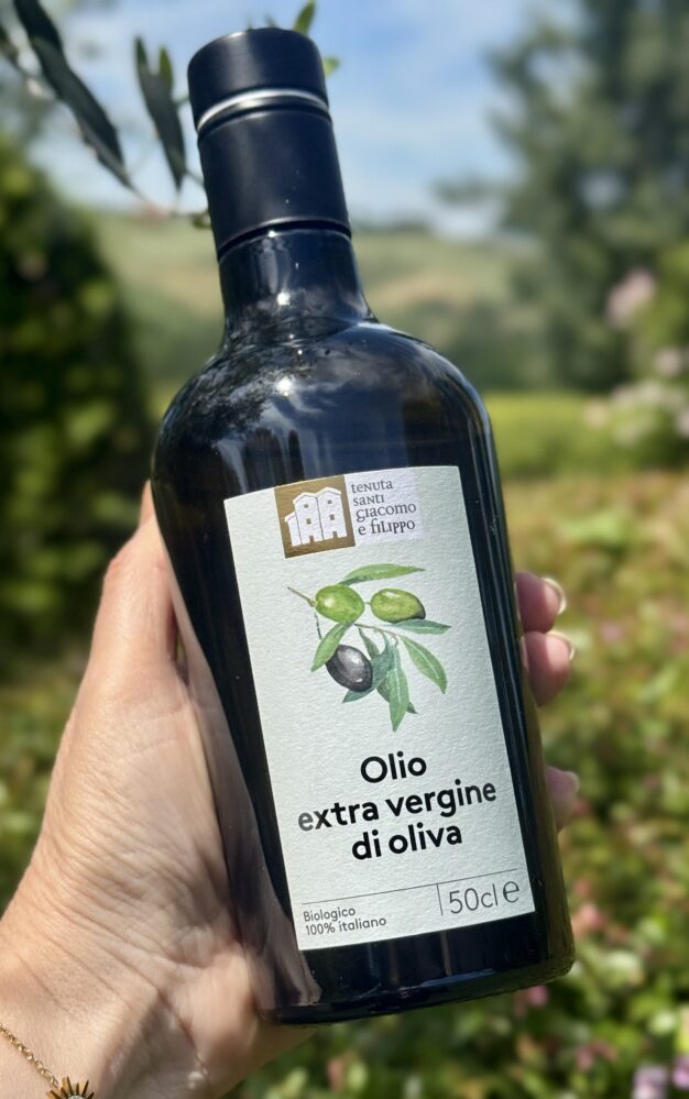 Extra virgin olive oil from Tenuta Santi Giacomo e Filippo