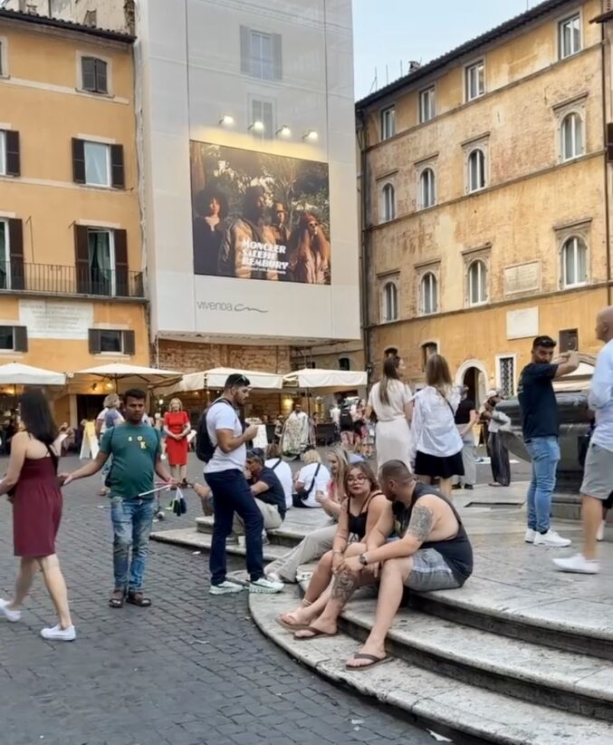 crowded spot in Rome