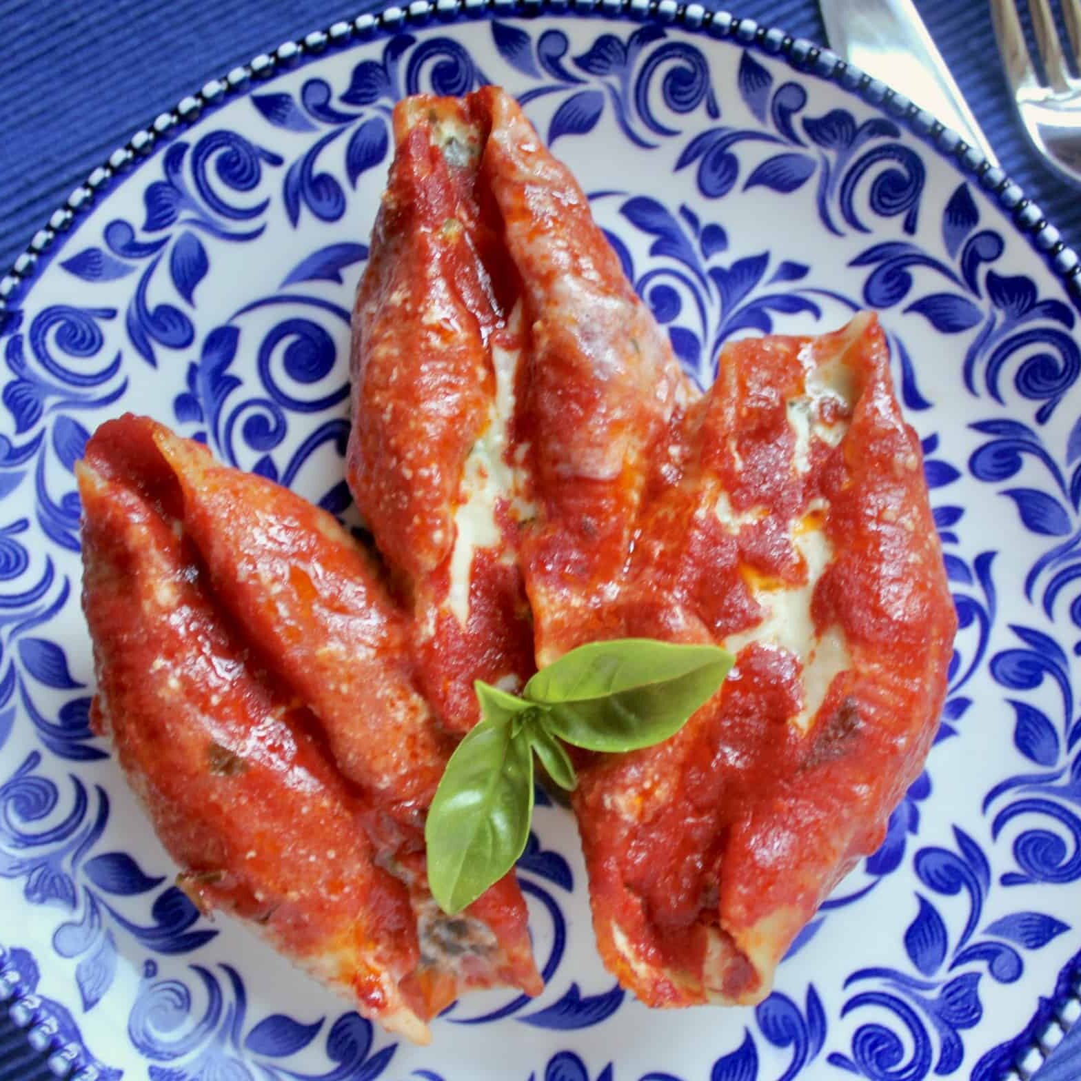 stuffed shells with spinach and ricotta