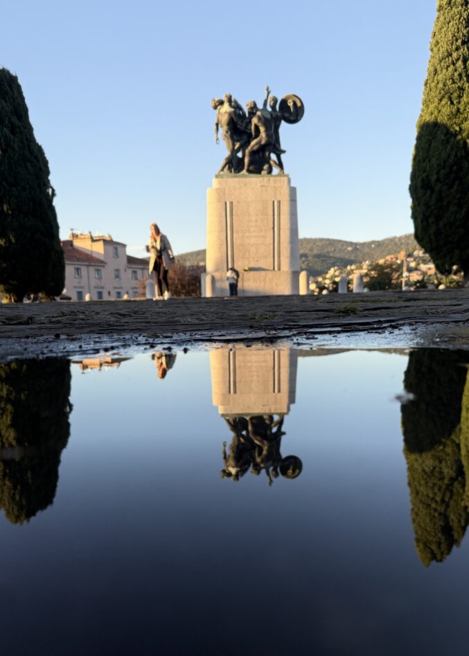 Trieste statue reflection