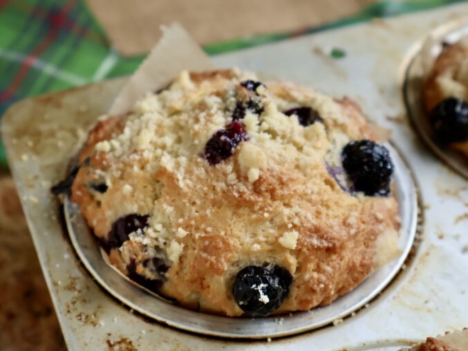 blueberry crumble muffins