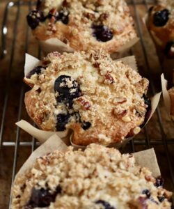 blueberry crumb muffins with nuts