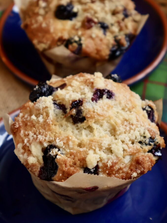 blueberry crumble muffin