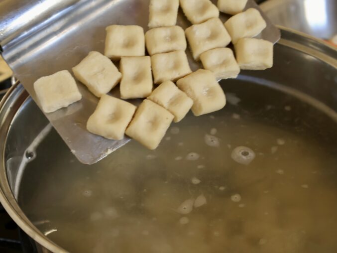 adding ricotta gnocchi to boiling water