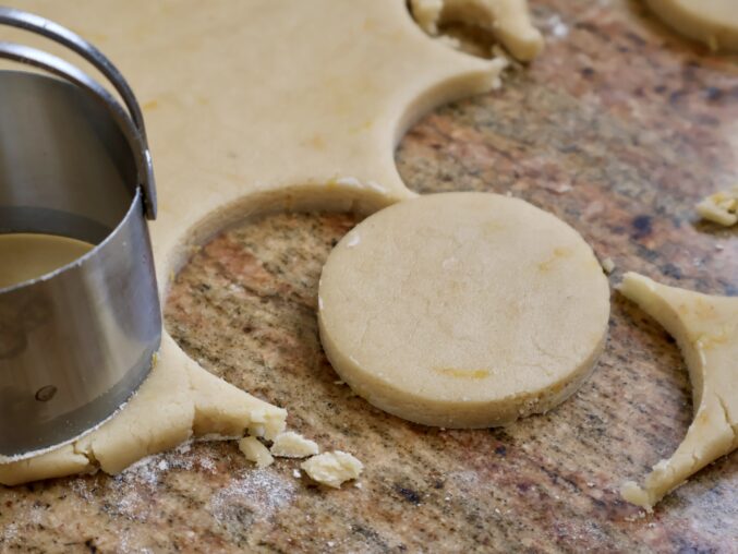 round raw lemon shortbread