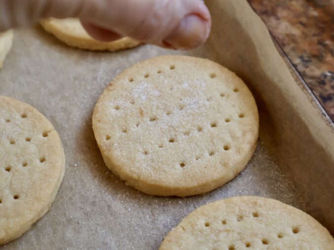 sprinkling sugar