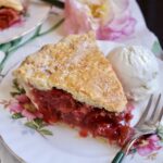 strawberry rhubarb pie with ice cream