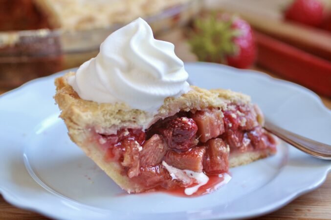 strawberry rhubarb pie with whipped cream